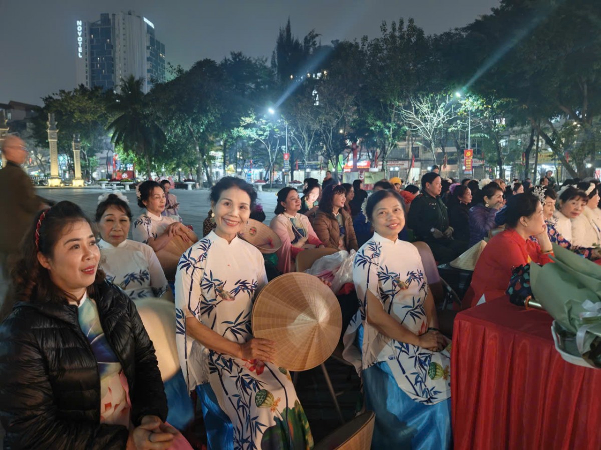 Rực Rỡ Sắc Màu Đêm Văn Nghệ Mừng Đảng, Mừng Xuân Tại Phường Đống Đa