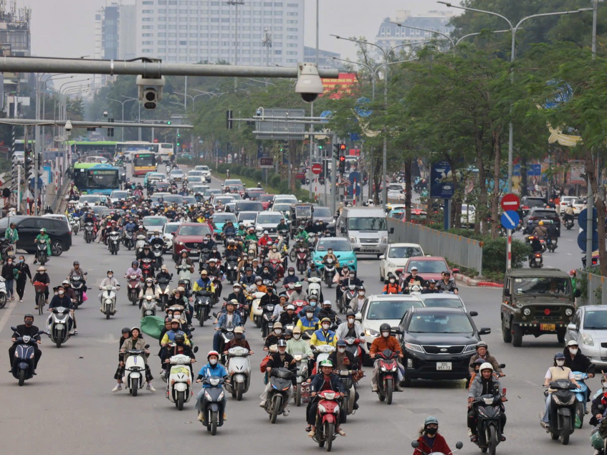 CSGT Hà Nội linh hoạt điều tiết giao thông cửa ngõ chiều cuối năm