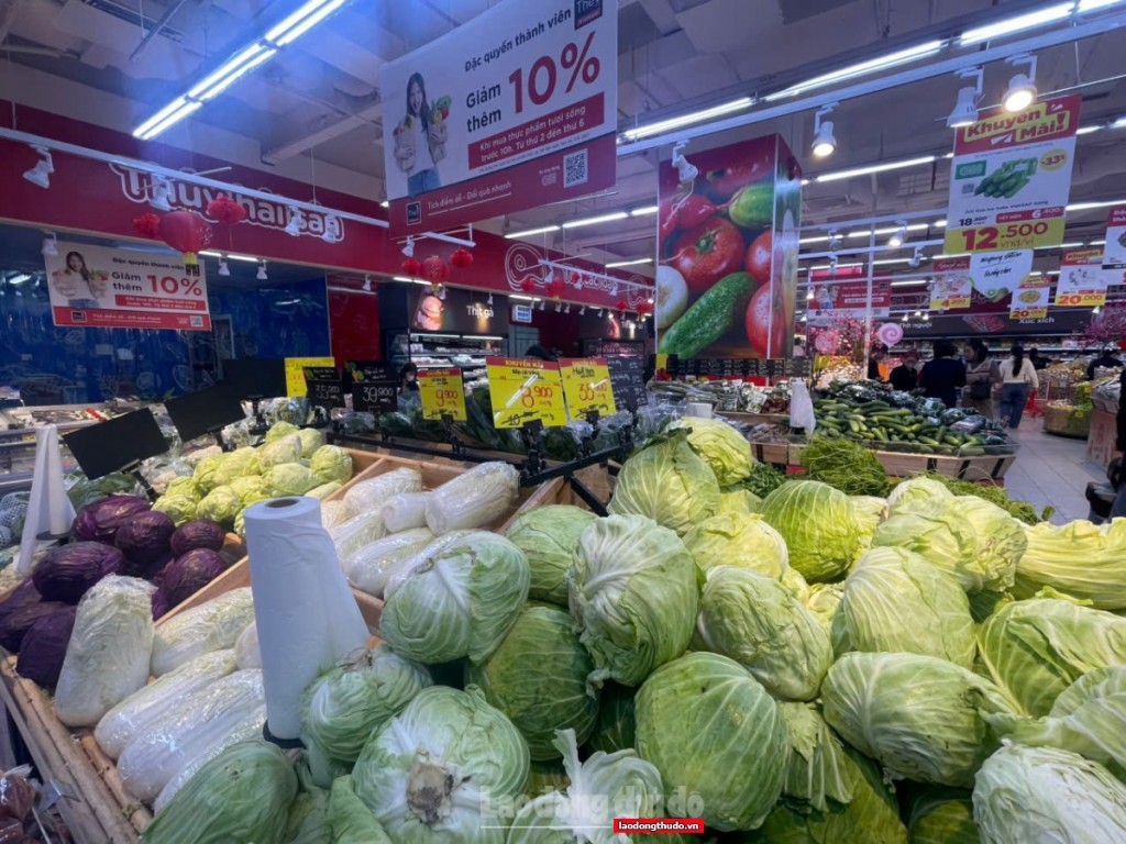 Thị trường hàng hóa cận Tết: Nguồn cung dồi dào, giá thực phẩm giữ ổn định