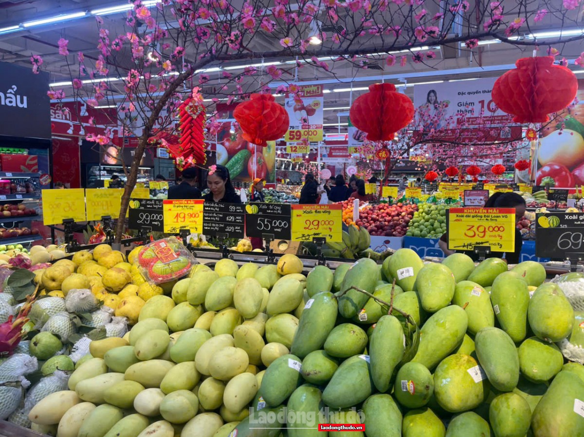 Thị trường hàng hóa cận Tết: Nguồn cung dồi dào, giá thực phẩm giữ ổn định Mùng 5 Tết Bính Ngọ: Thị trường ổn định, không phát sinh “điểm nóng” giá cả