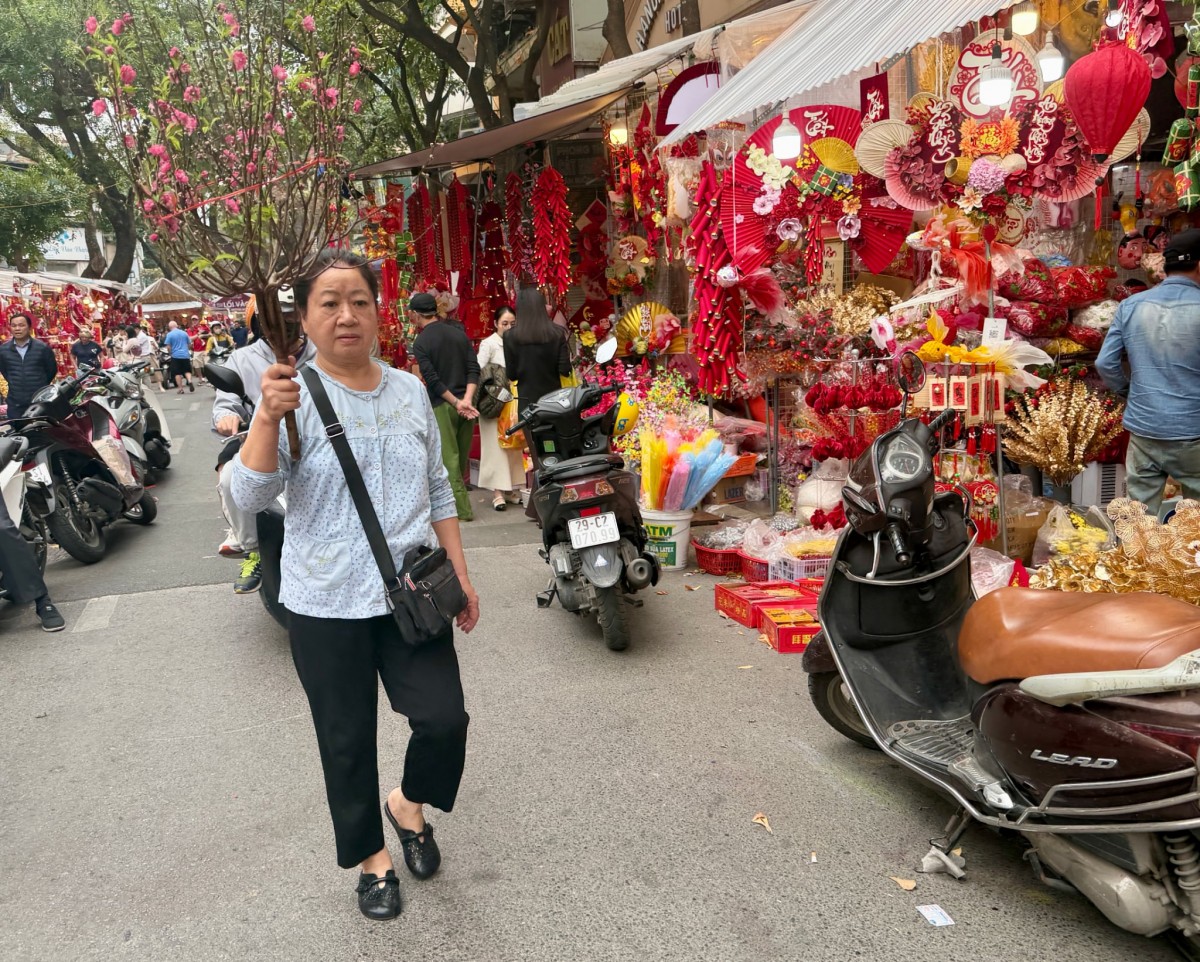 Chợ Hoa Tết Văn Minh, Người Dân Vui Mừng, Phấn Khởi Chợ Hoa Tết Văn Minh, Người Dân Vui Mừng, Phấn Khởi