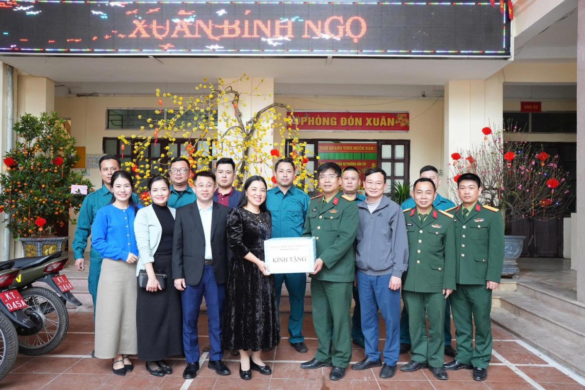 Sơn Tây: Thăm, tặng quà các đơn vị trực Tết Nguyên đán Bính Ngọ 2026