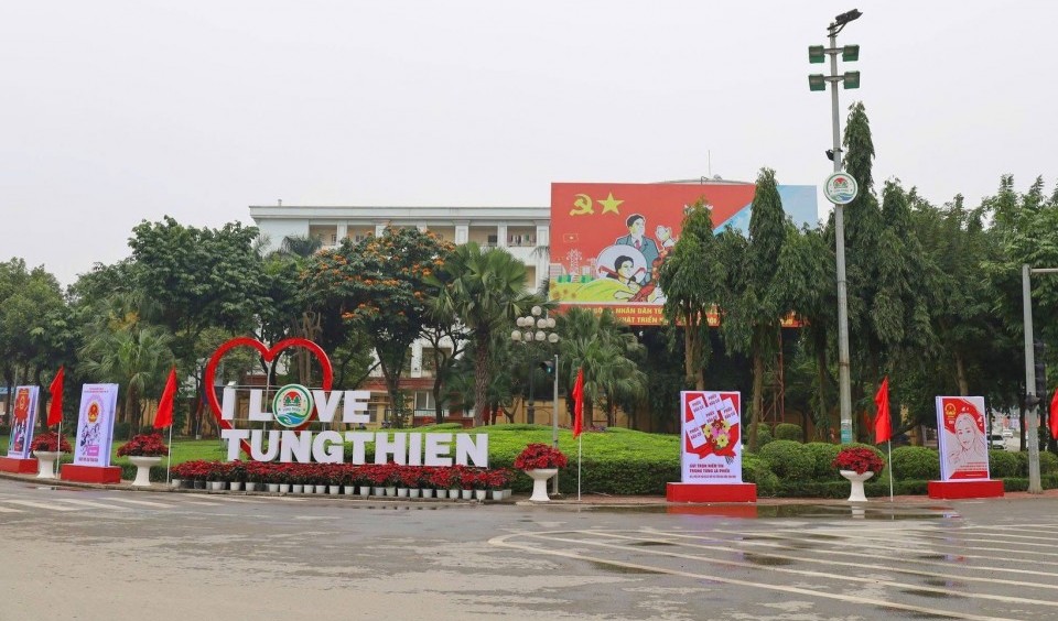 Tùng Thiện rực rỡ cờ hoa, rộn ràng đón Xuân Bính Ngọ 2026