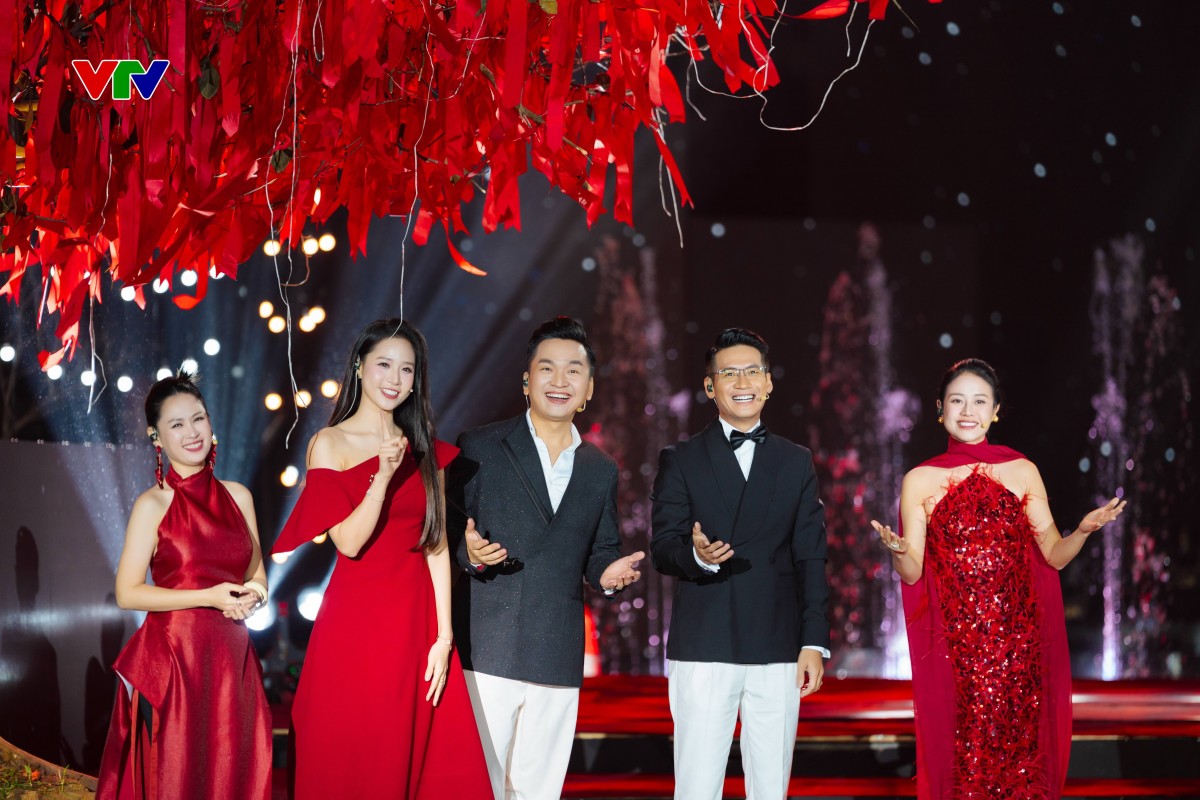 NSND Hồng Vân, NSƯT Chí Trung tái ngộ trong