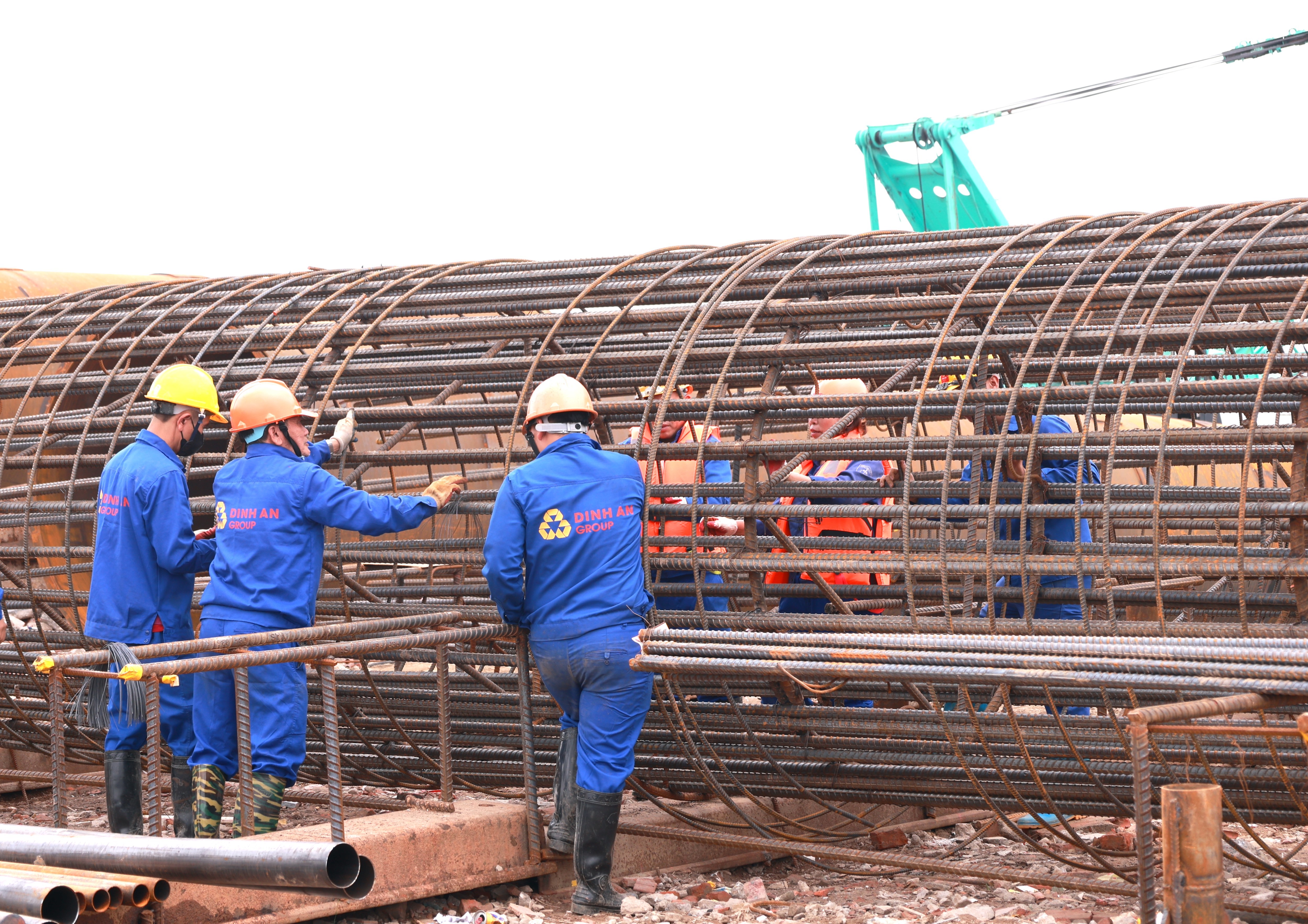 Tết trên những công trình trọng điểm của Thủ đô - ấm áp nghĩa tình