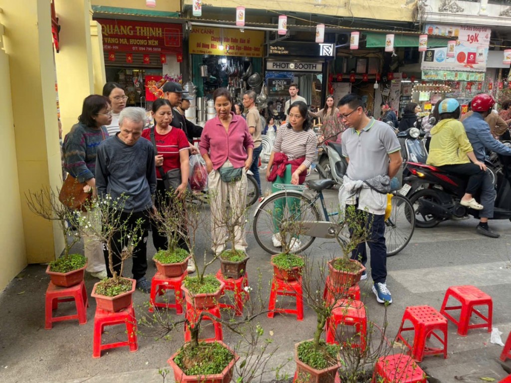 Không khí sắm Tết nhộn nhịp tại Hà Nội những ngày giáp Tết Không khí sắm Tết nhộn nhịp tại Hà Nội những ngày giáp Tết