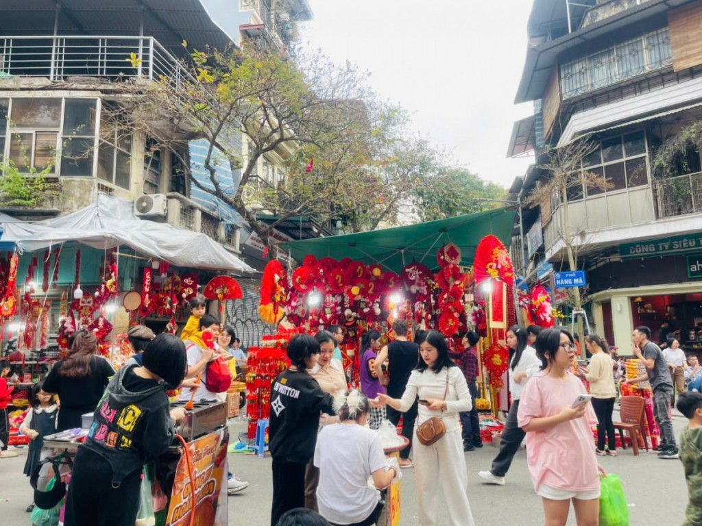 Không khí sắm Tết nhộn nhịp tại Hà Nội những ngày giáp Tết Không khí sắm Tết nhộn nhịp tại Hà Nội những ngày giáp Tết