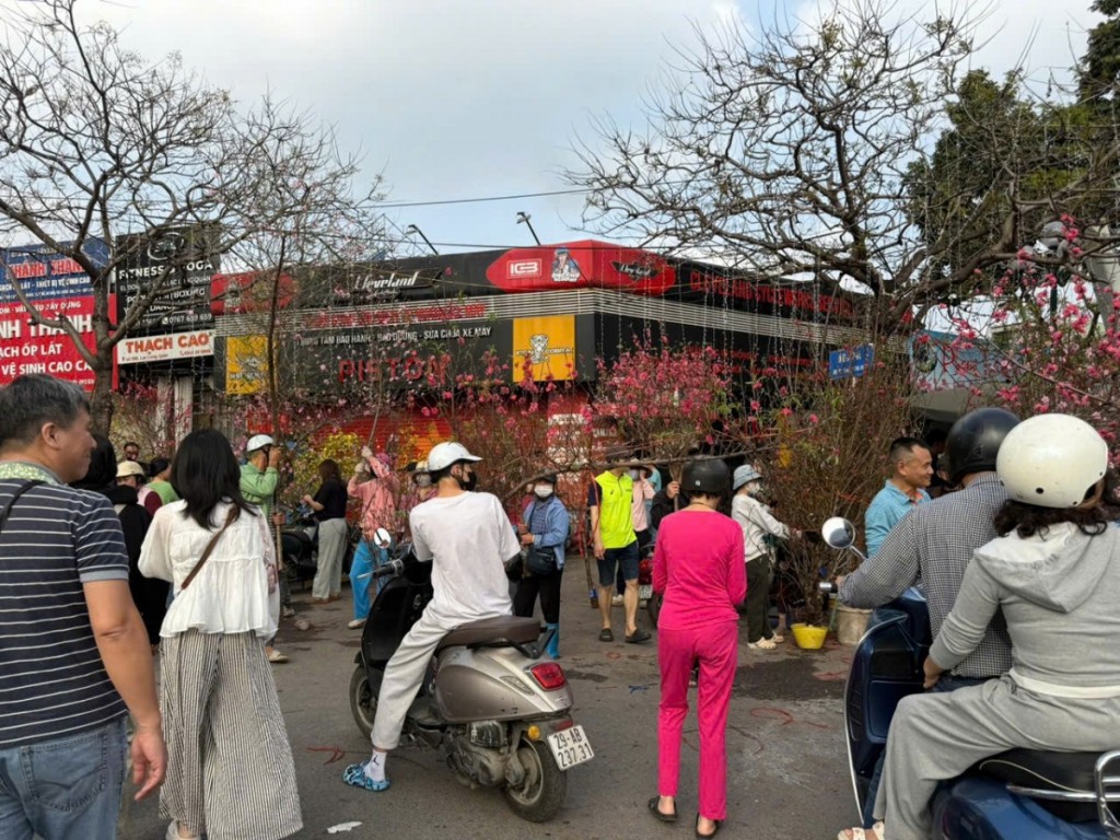 Không khí sắm Tết nhộn nhịp tại Hà Nội những ngày giáp Tết Không khí sắm Tết nhộn nhịp tại Hà Nội những ngày giáp Tết