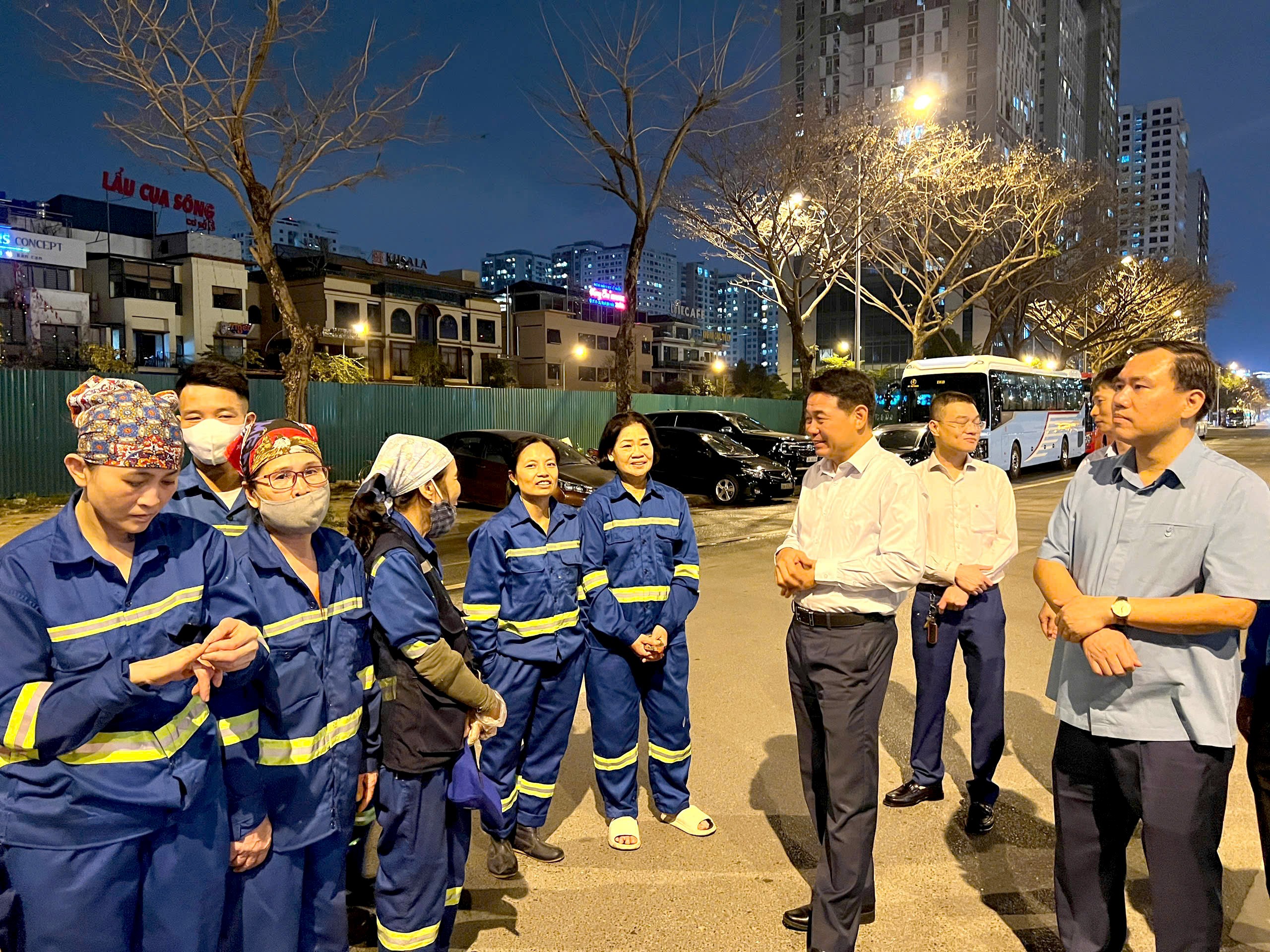 Phường Xuân Đỉnh trực tiếp thăm hỏi, tặng quà cho người lao động khó khan dịp tết Bính Ngọ Phường Xuân Đỉnh trực tiếp thăm hỏi, tặng quà cho người lao động khó khan dịp tết Bính Ngọ