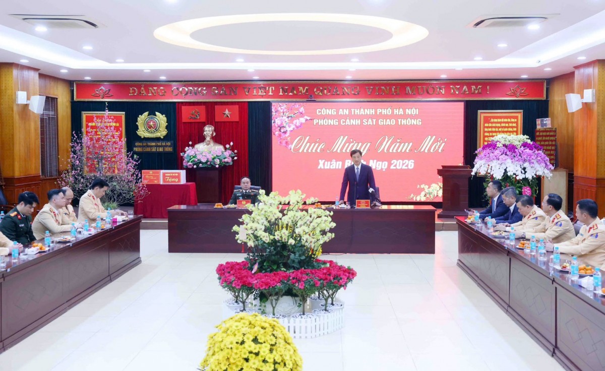 Bí thư Thành ủy Hà Nội Nguyễn Duy Ngọc chúc Tết lực lượng Cảnh sát giao thông Thủ đô
