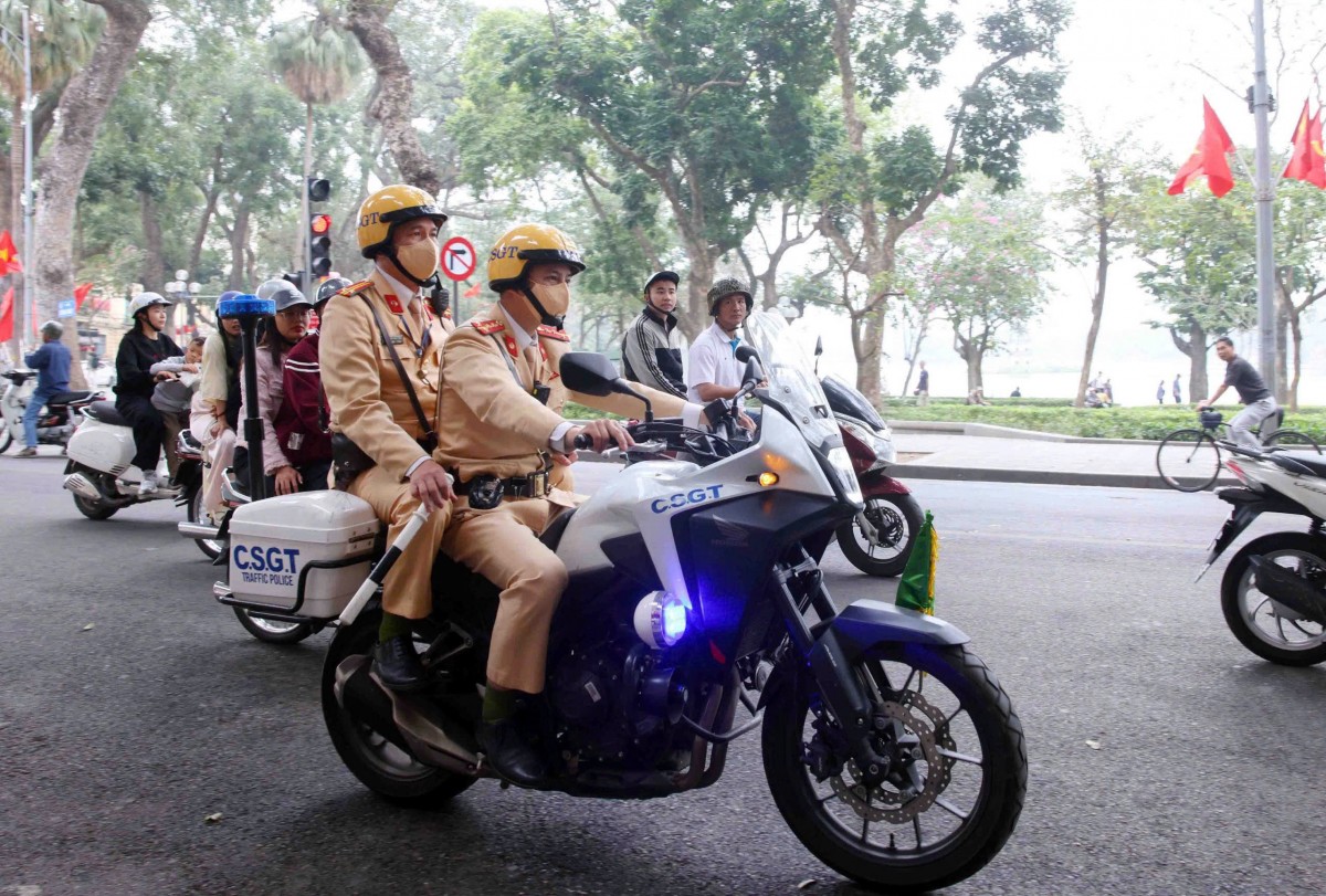 Công an Hà Nội quyết liệt xử lý vi phạm nồng độ cồn ngay từ sáng mùng 1 Tết Bính Ngọ