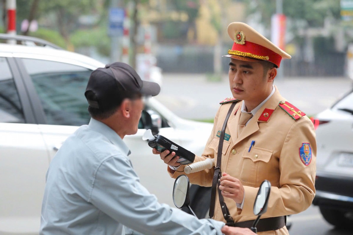 Hà Nội: Quyết liệt xử lý vi phạm nồng độ cồn ngay từ sáng mùng 1 Tết Bính Ngọ Hơn 1.500 tài xế vi phạm nồng độ cồn bị xử lý trong ngày mùng 1 Tết