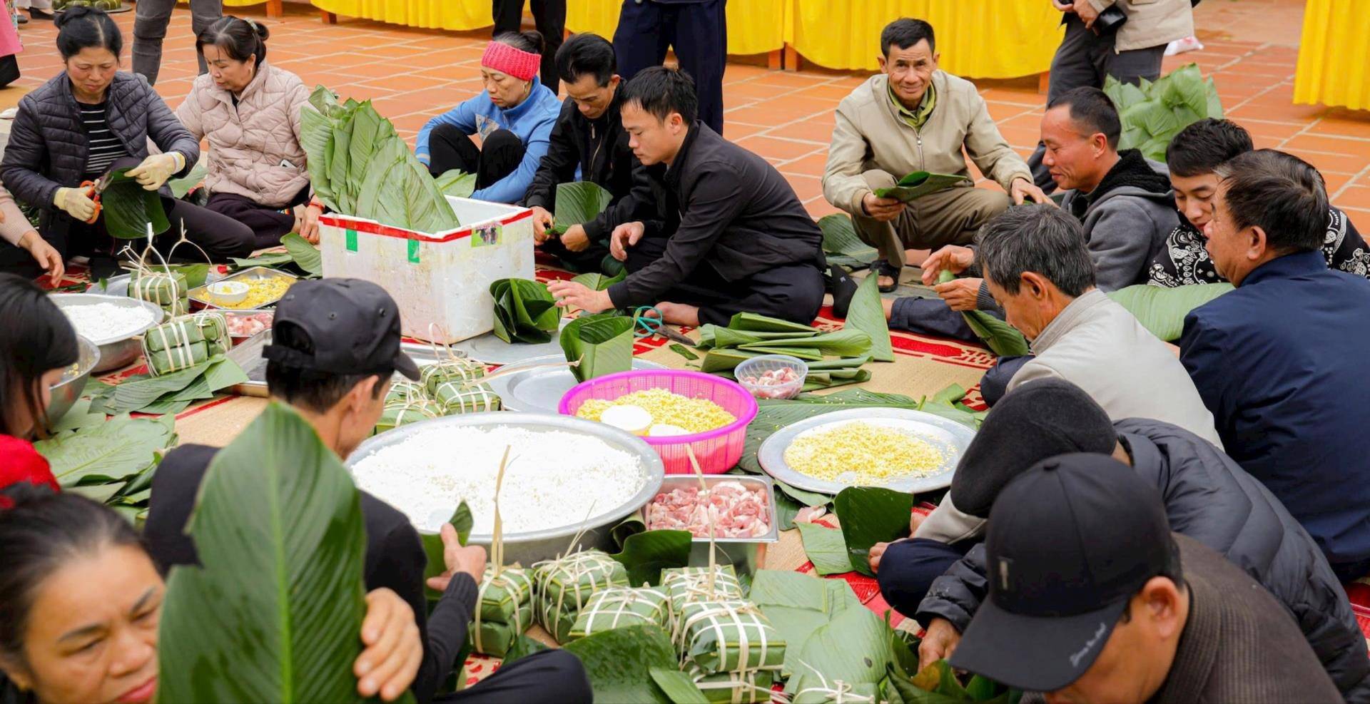 Người Hà Nội lan tỏa nét đẹp hào hoa - thanh lịch trong dịp Tết Nguyên đán