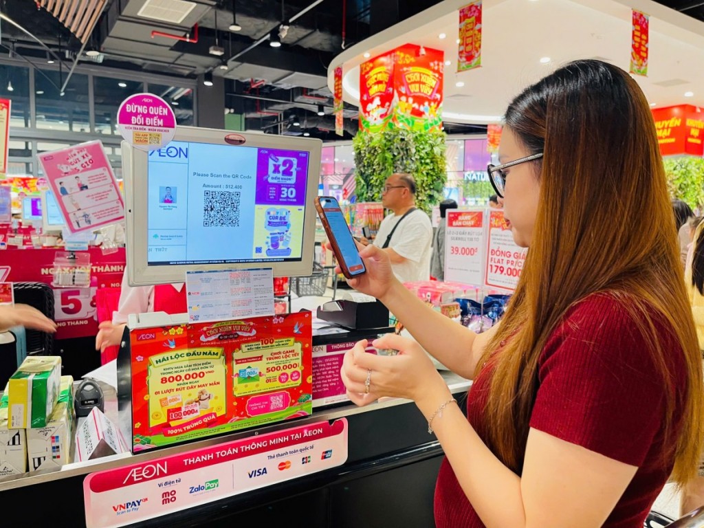 Tết không tiền mặt: Khi quét mã QR trở thành thói quen ngày Xuân