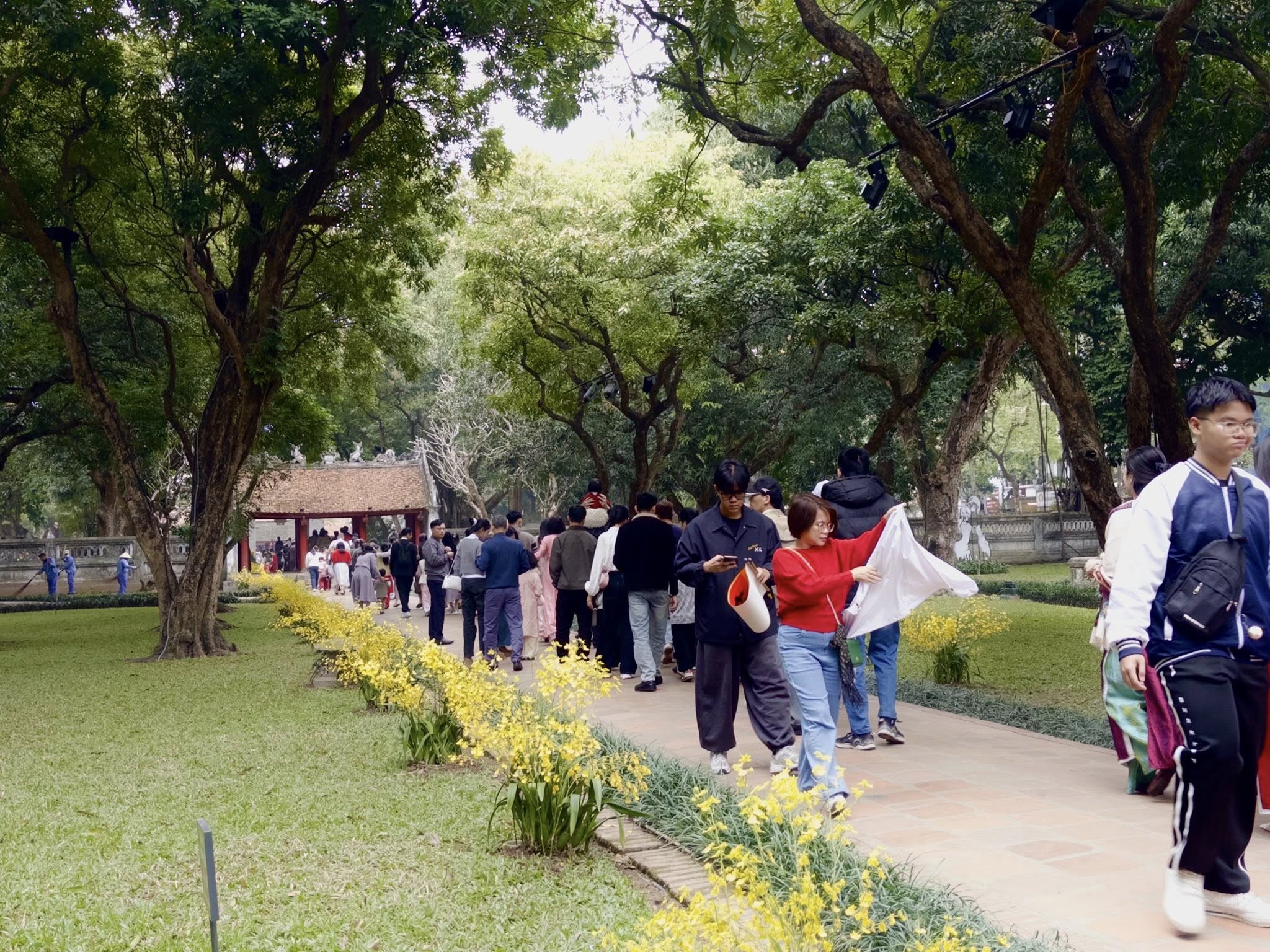 Lượng khách tham quan các điểm du lịch tại Hà Nội tăng mạnh dịp đầu năm Lượng khách tham quan các điểm du lịch tại Hà Nội tăng mạnh dịp đầu năm