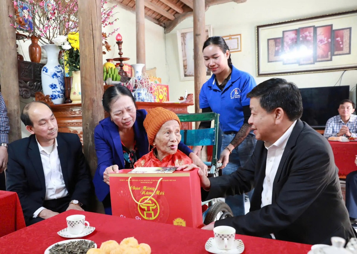 Hà Nội: Hơn 1.353 tỷ đồng chăm lo Tết cho người có công và đối tượng chính sách Hà Nội: Hơn 1.353 tỷ đồng chăm lo Tết cho người có công và đối tượng chính sách