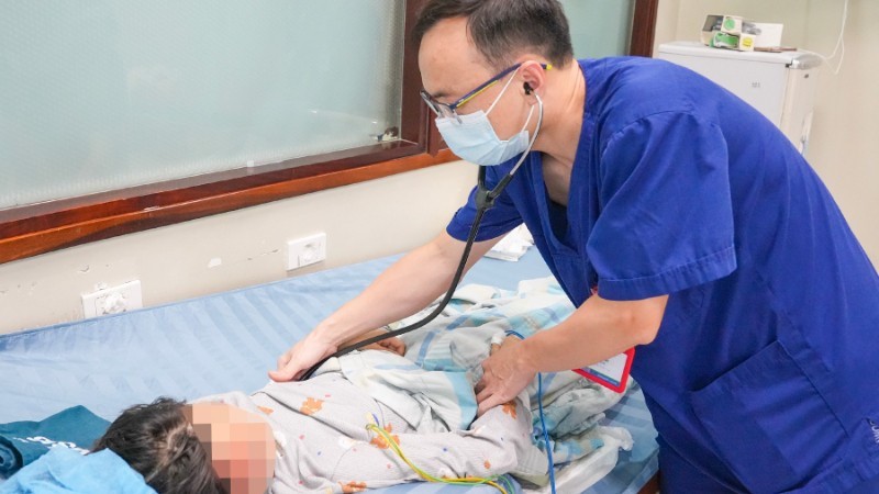 3 bệnh nhi viêm cơ tim tối cấp được can thiệp ECMO kịp thời trong những ngày Tết 3 bệnh nhi viêm cơ tim tối cấp được can thiệp ECMO kịp thời trong những ngày Tết
