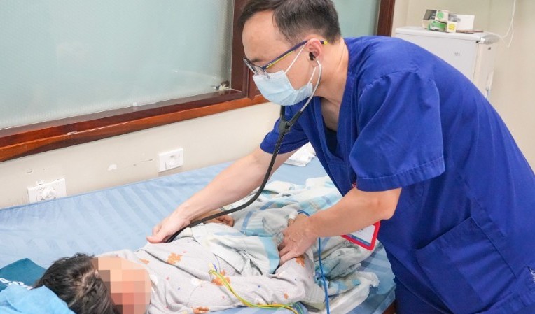 3 bệnh nhi viêm cơ tim tối cấp được can thiệp ECMO kịp thời trong những ngày Tết