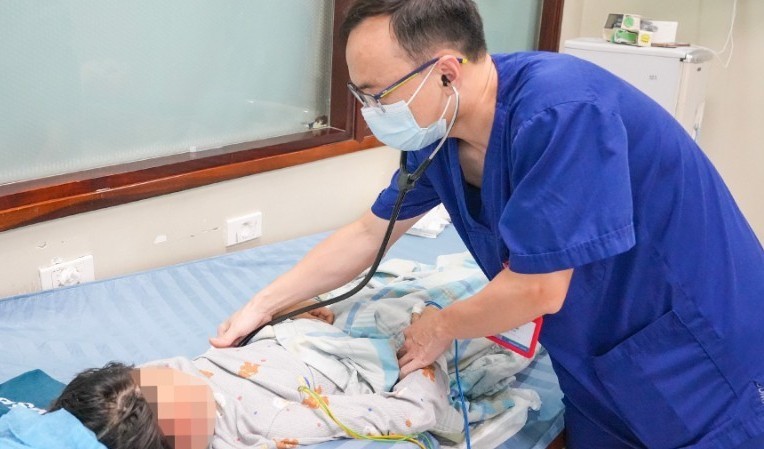 3 bệnh nhi viêm cơ tim tối cấp được can thiệp ECMO kịp thời trong những ngày Tết