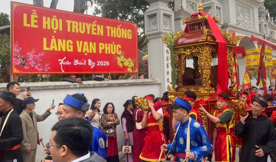 Rộn ràng lễ hội truyền thống làng Vạn Phúc