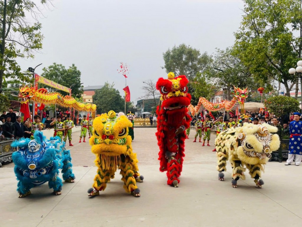 Rộn ràng lễ hội truyền thống làng Vạn Phúc
