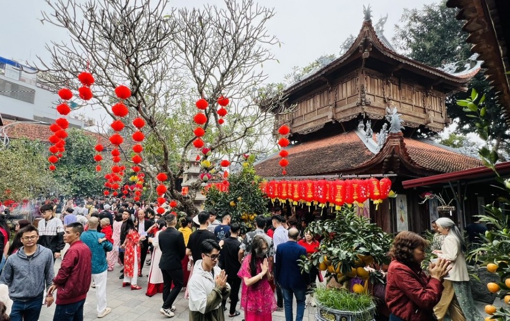 Giữ bình yên mùa lễ hội: Tây Hồ chủ động bảo đảm an ninh, an toàn cho người dân du xuân