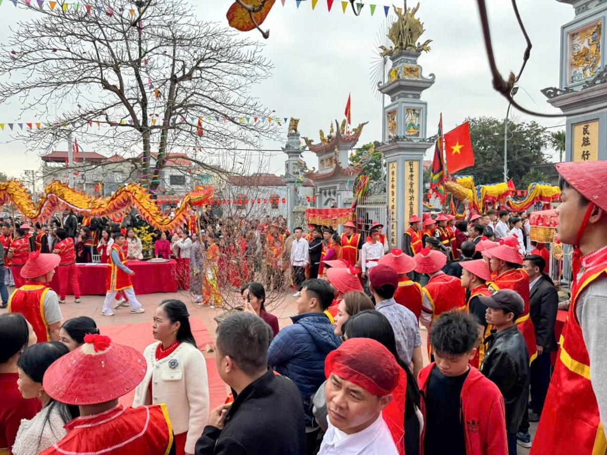 Về xã Ứng Thiên, xem 
