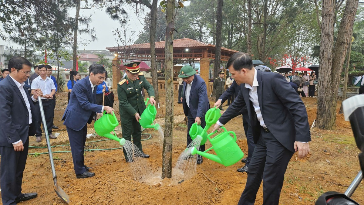 Xã Đoài Phương phát động Tết trồng cây “Đời đời nhớ ơn Bác Hồ”