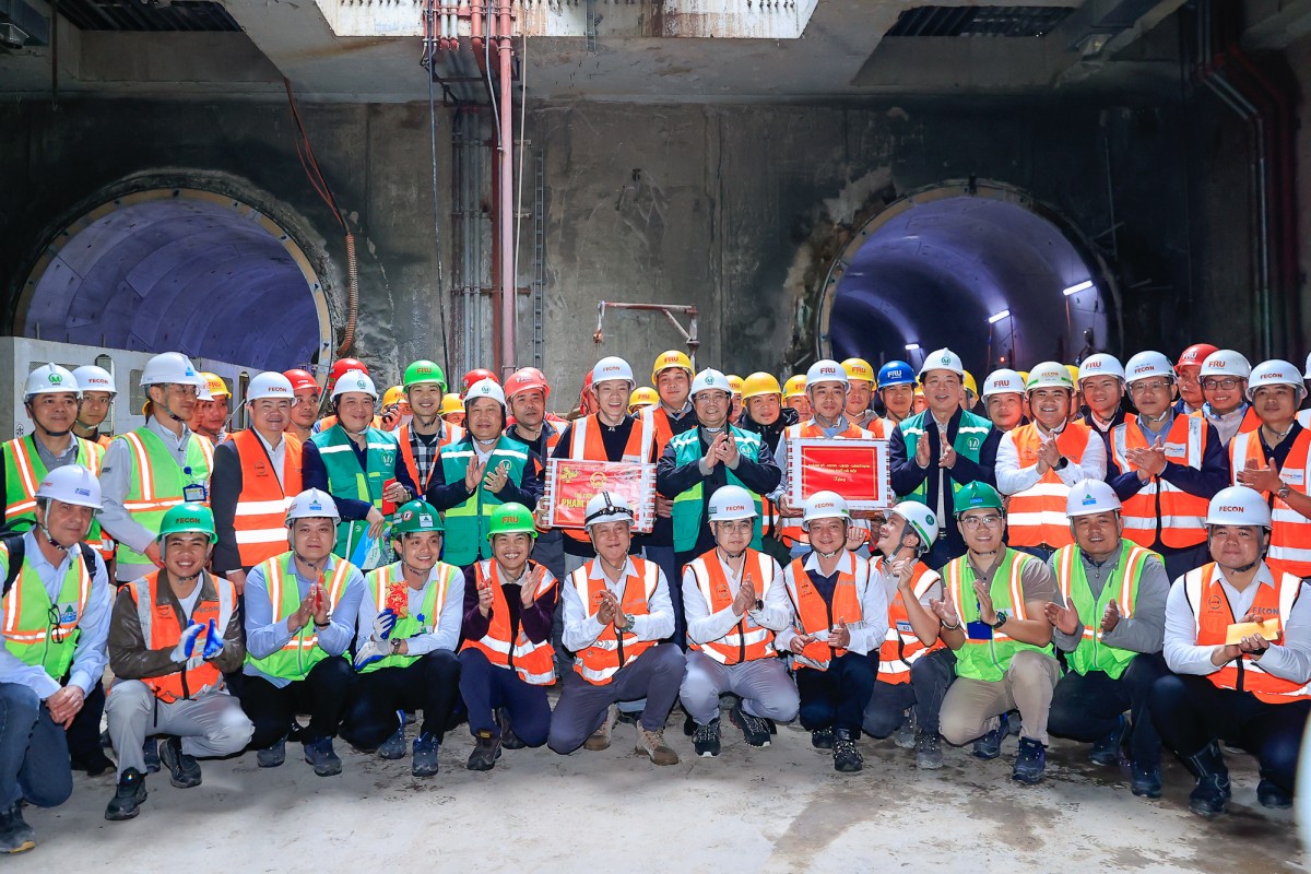 Thủ tướng Phạm Minh Chính “tiếp lửa” công trường metro Nhổn - Ga Hà Nội đầu xuân Thủ tướng Phạm Minh Chính “tiếp lửa” công trường metro Nhổn - Ga Hà Nội đầu xuân