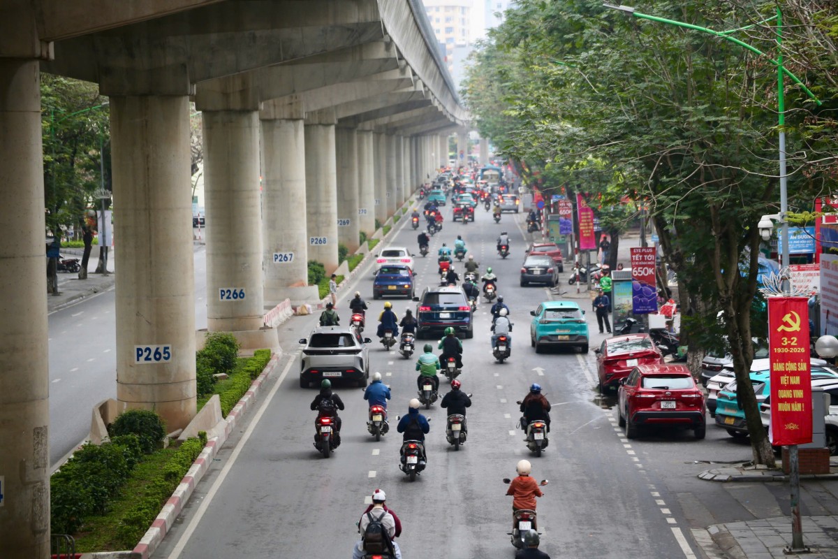 Người dân Thủ đô thuận lợi di chuyển trong ngày đầu trở lại làm việc