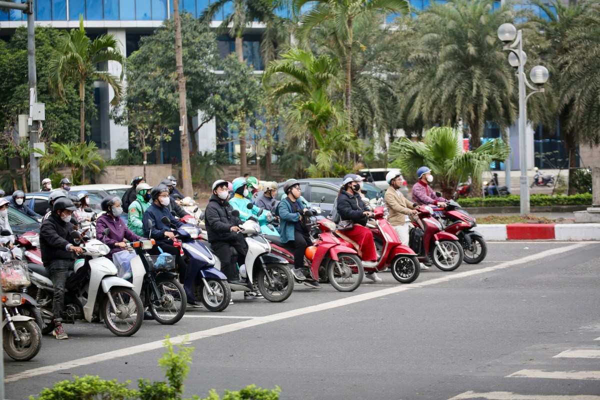 Người dân Thủ đô thuận lợi di chuyển trong ngày đầu trở lại làm việc