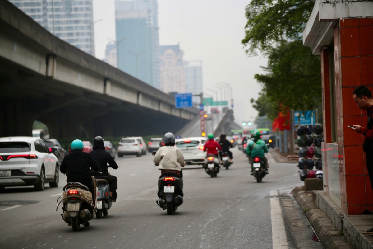 Người dân Thủ đô thuận lợi di chuyển trong ngày đầu trở lại làm việc