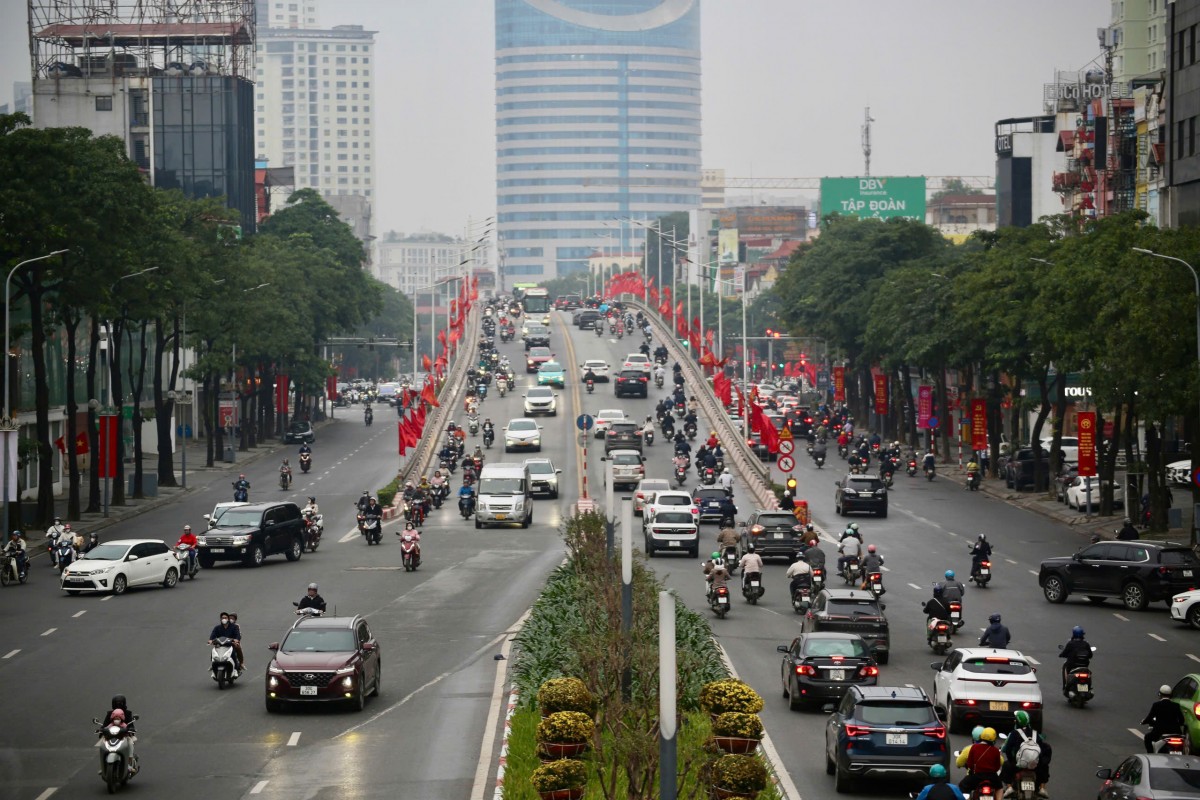 Người dân Thủ đô thuận lợi di chuyển trong ngày đầu trở lại làm việc Người dân Thủ đô thuận lợi di chuyển trong ngày đầu trở lại làm việc