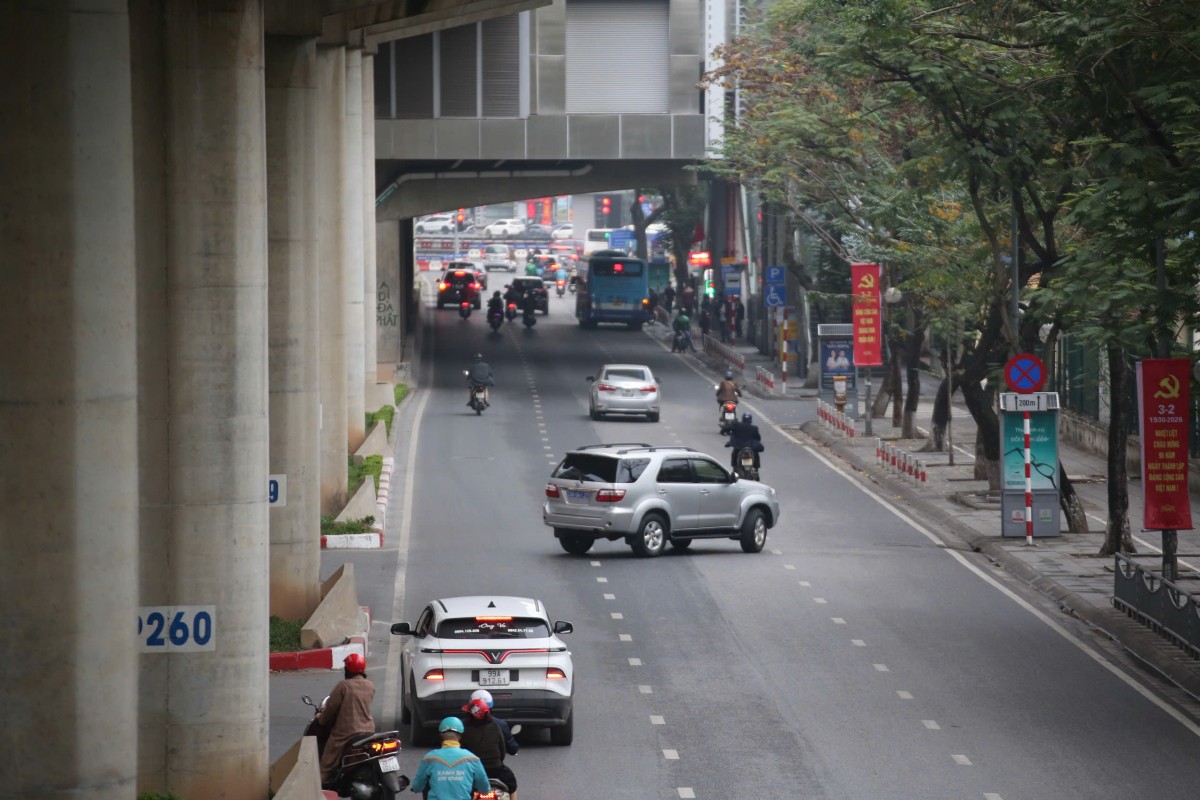 Người dân Thủ đô thuận lợi di chuyển trong ngày đầu trở lại làm việc