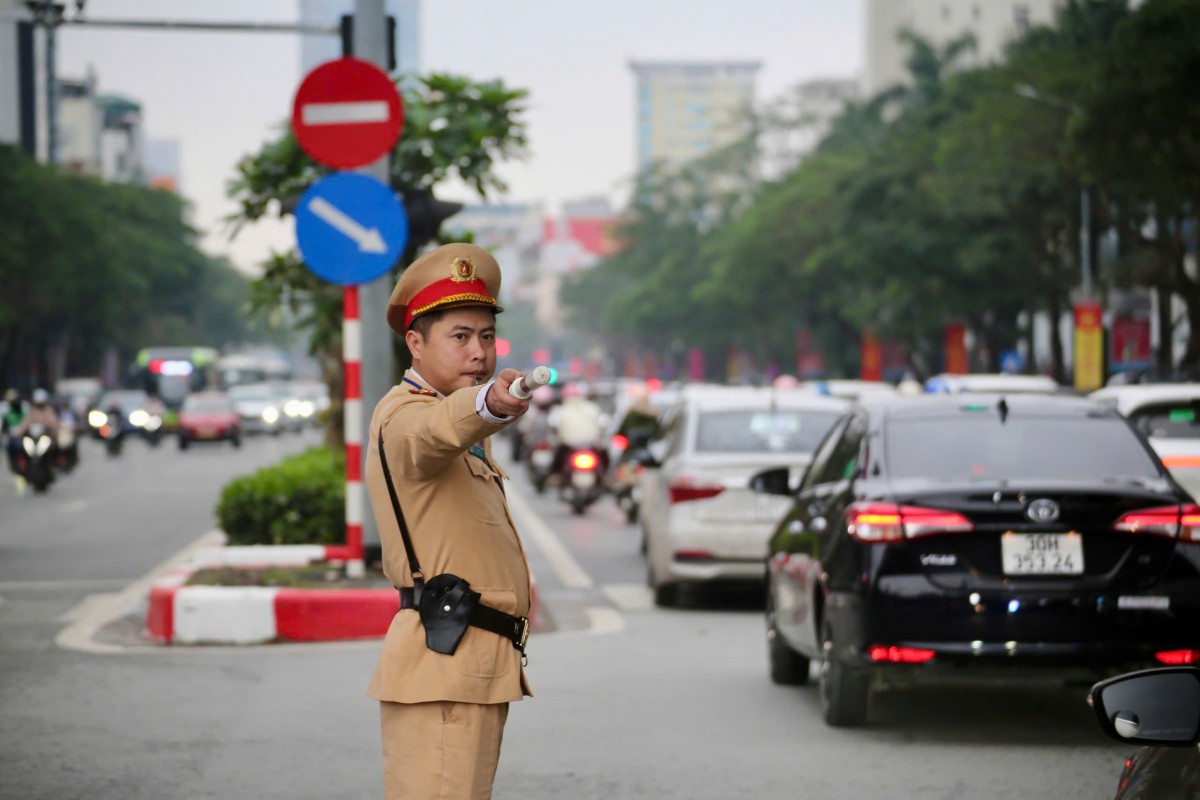 Người dân Thủ đô thuận lợi di chuyển trong ngày đầu trở lại làm việc Người dân Thủ đô thuận lợi di chuyển trong ngày đầu trở lại làm việc