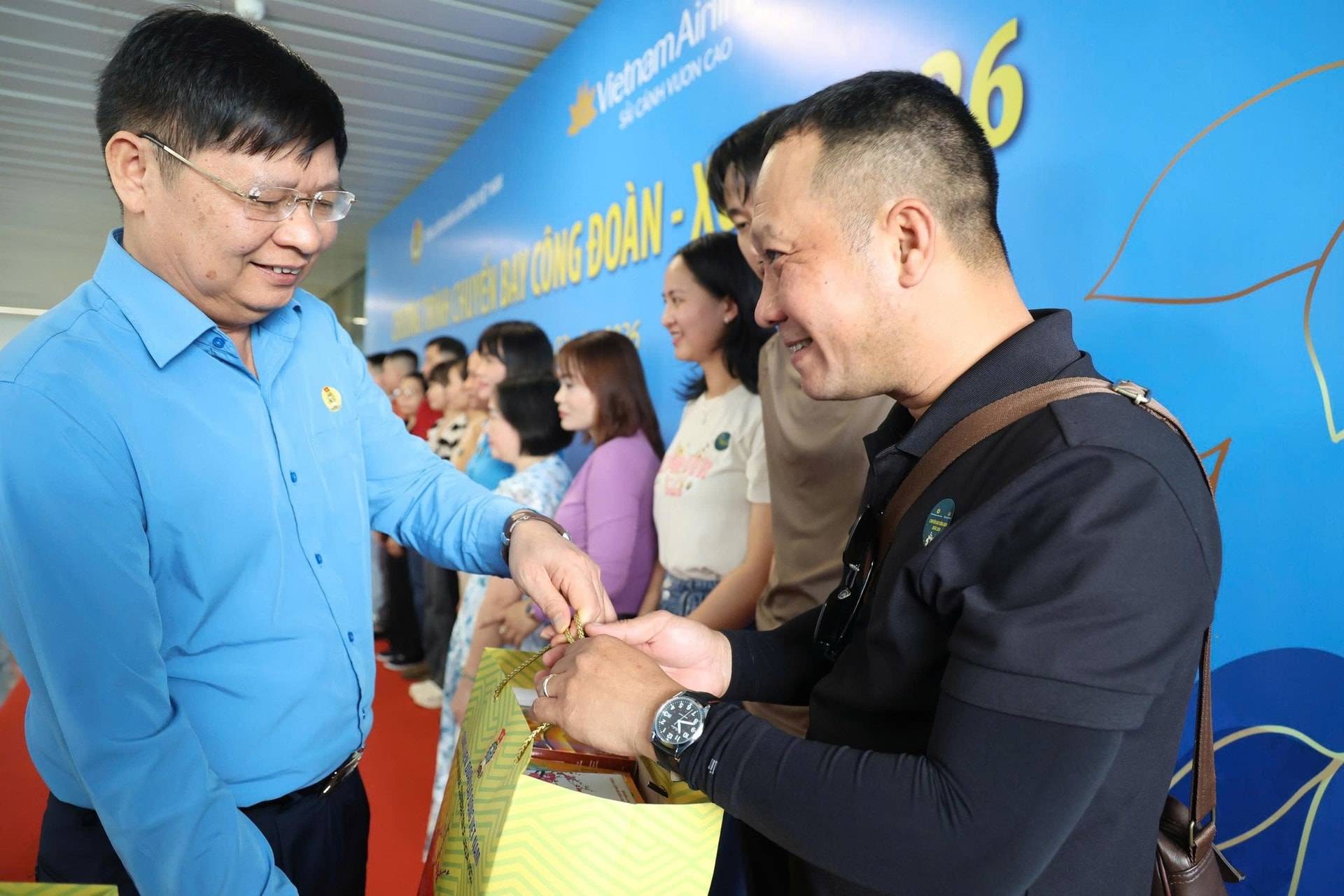 Công đoàn mang xuân ấm áp đến với hàng triệu người lao động 631202888_1317498443746422_3777675680767526586_n.jpg