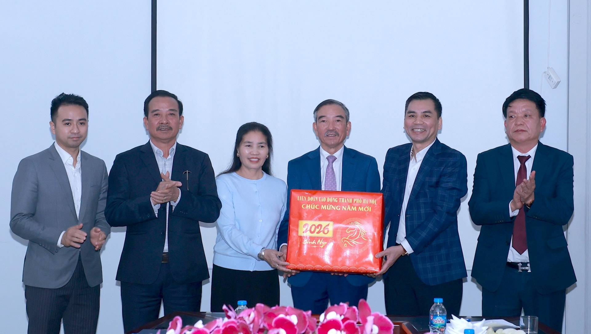 Lãnh đạo Liên đoàn Lao động thành phố Hà Nội thăm, động viên công nhân lao động img_7556.jpg