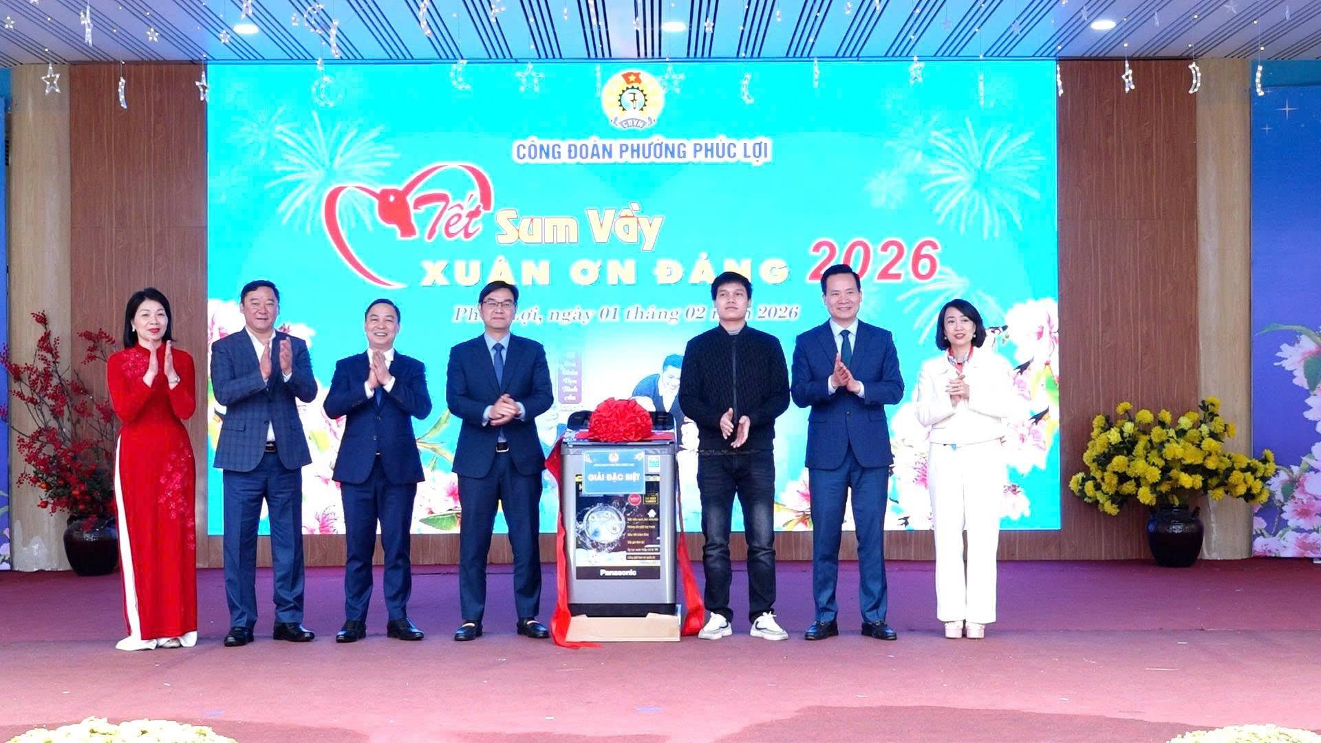 Công đoàn mang xuân ấm áp đến với hàng triệu người lao động z7489915123778_5425533f1df40c6ec930260751c9a5b0.jpg