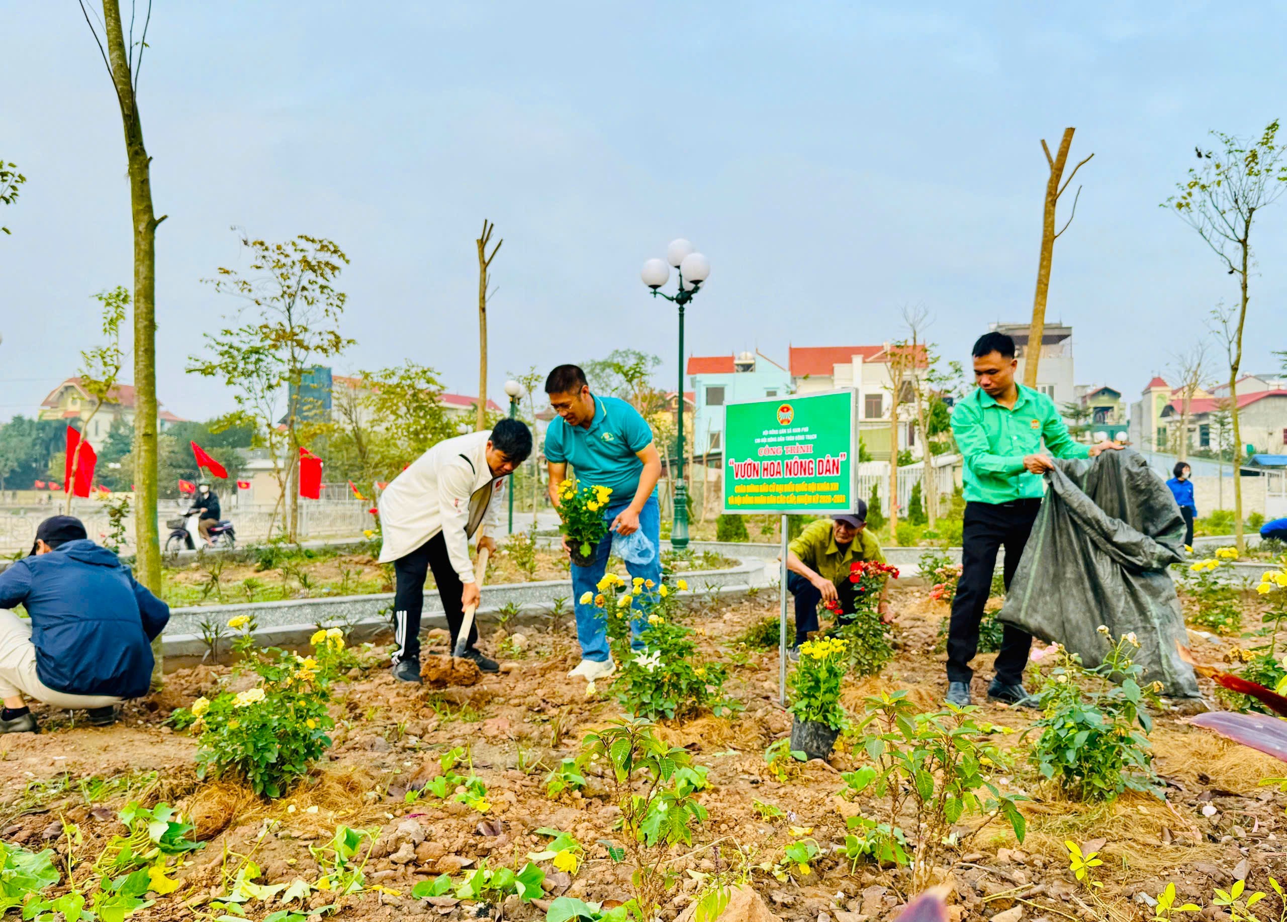 Nam Phù: Gắn biển công trình vườn hoa chào mừng bầu cử Quốc hội và HĐNĐ các cấp Nam Phù: Gắn biển công trình vườn hoa chào mừng bầu cử Quốc hội và HĐNĐ các cấp