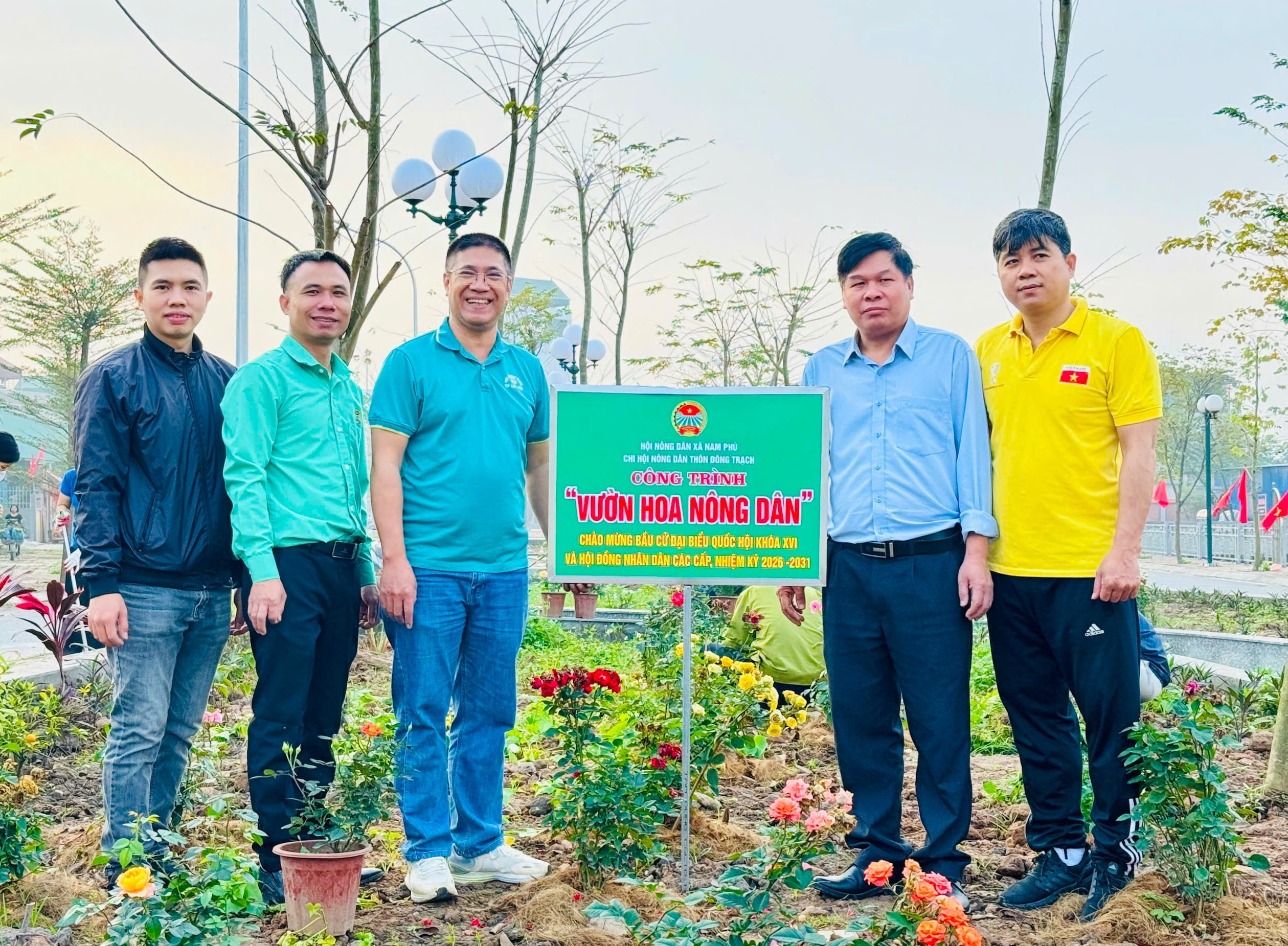 Nam Phù: Gắn biển công trình vườn hoa chào mừng bầu cử Quốc hội và HĐNĐ các cấp Nam Phù: Gắn biển công trình vườn hoa chào mừng bầu cử Quốc hội và HĐNĐ các cấp