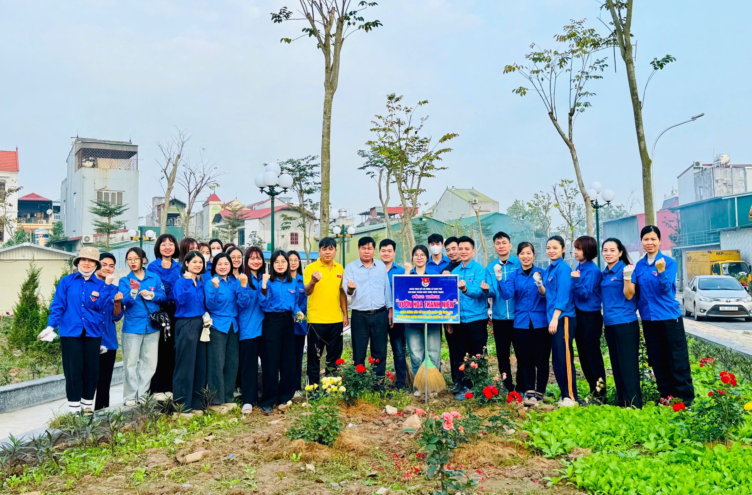 Nam Phù: Gắn biển công trình vườn hoa chào mừng bầu cử Quốc hội và HĐNĐ các cấp Nam Phù: Gắn biển công trình vườn hoa chào mừng bầu cử Quốc hội và HĐNĐ các cấp