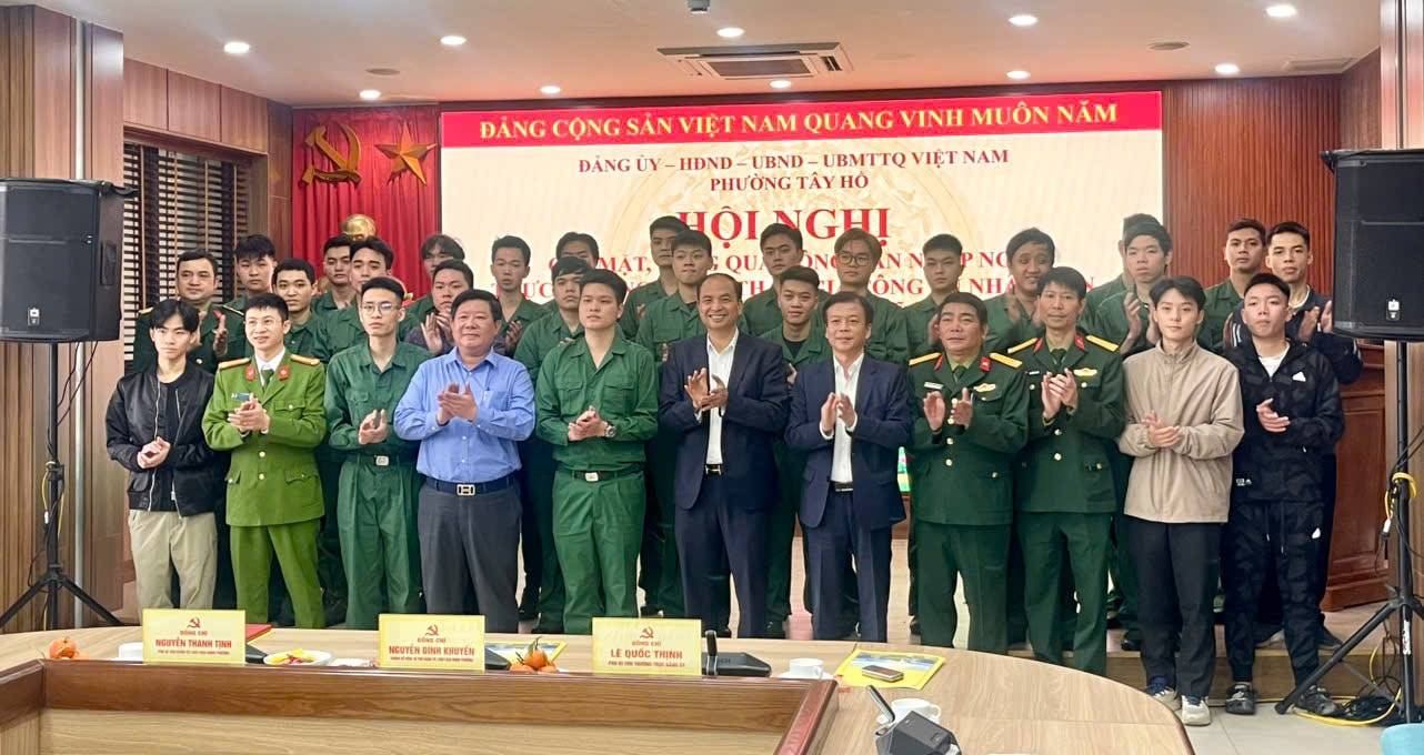 Phường Tây Hồ: Gặp mặt, động viên công dân lên đường nhập ngũ th5.jpg