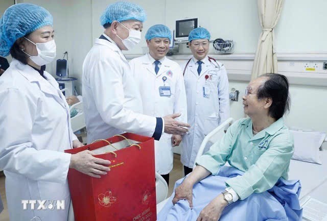Tổng Bí thư Tô Lâm đến thăm chúc mừng ngành y tế và đội ngũ cán bộ, nhân viên y tế Bệnh viện Hữu Nghị nhân kỷ niệm 71 năm Ngày Thầy thuốc Việt Nam