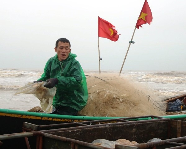 Ngư dân Hà Tĩnh vớt lộc trời dưới cái lạnh tê tái kiếm hàng triệu đồng mỗi ngày