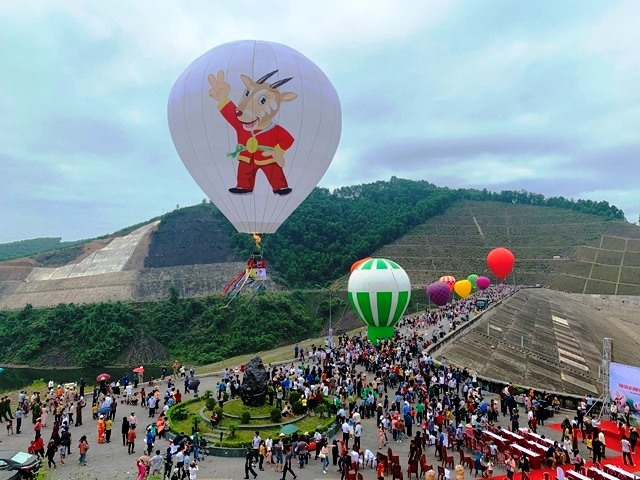 Hà Tĩnh: Tưng bừng buổi lễ bay khinh khí cầu chào mừng SEA Games 31