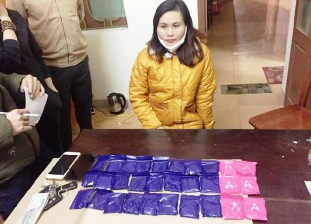 Quảng Bình: Bắt giữ 'kiều nữ' thu gần 12.000 viên ma túy