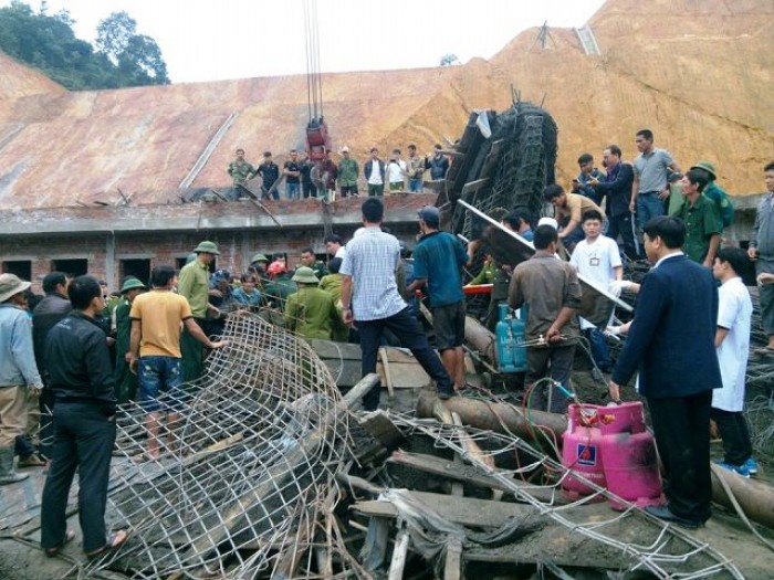 Hà Tĩnh: 2 người chết, 14 người bị thương vụ sập giàn giáo cây xăng