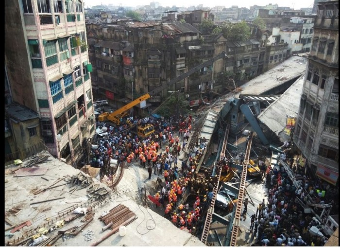 Số người chết trong vụ sập cầu tại Kolkata, Ấn Độ đã lên đến 22 người.
