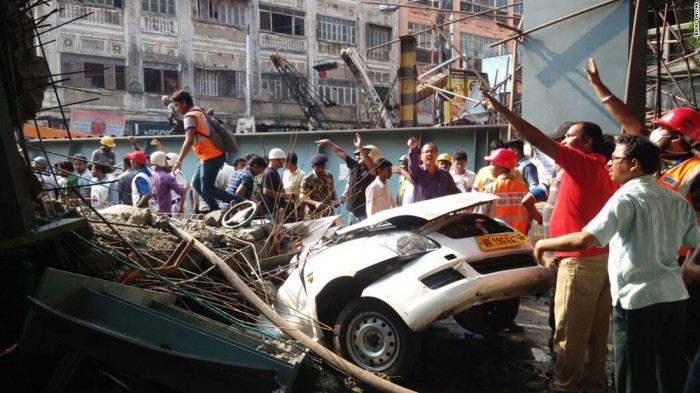 Số người chết trong vụ sập cầu tại Kolkata, Ấn Độ đã lên đến 22 người.