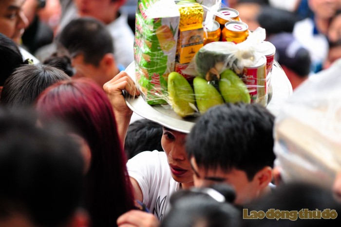 le hoi den hung 2016 tre em chen chuc giua bien nguoi hanh huong